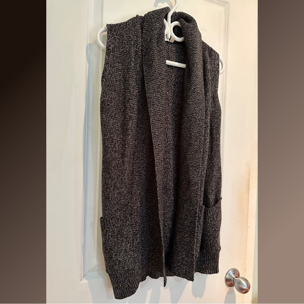 Cotton blend ‘Cloth’ sweater vest - hood & pockets. Sz Sm GUC